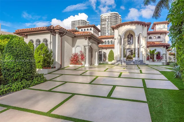 $150,000 | 498 N Parkway, Unit 498, Golden Beach, FL 33160