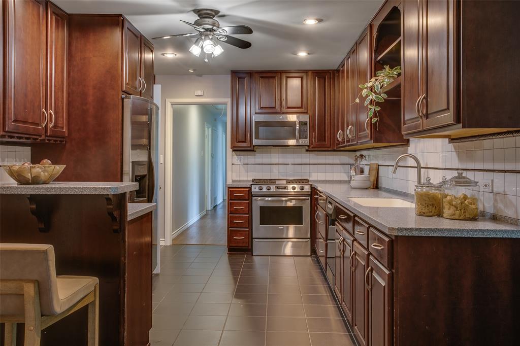 522 Mayrant Drive Dallas, TX 75224 - Photo 13 of 40