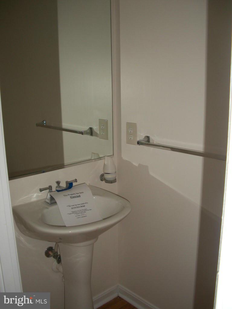 24 Broadbridge Road Baltimore, MD 21237 - Photo 6 of 13 Bath