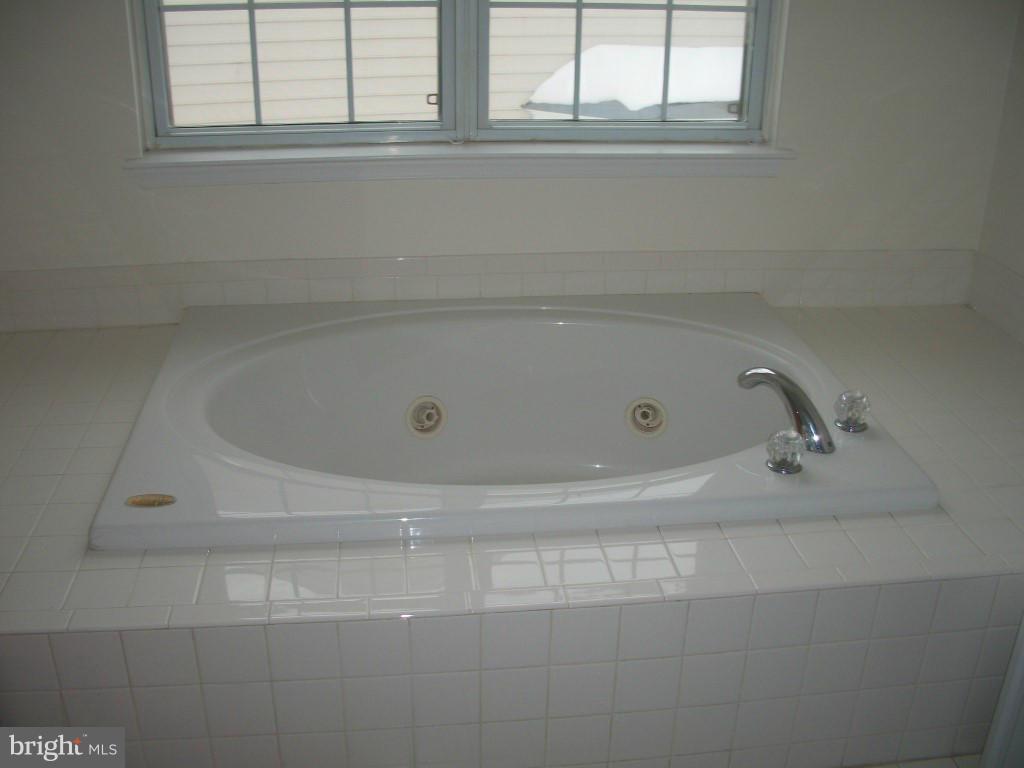 24 Broadbridge Road Baltimore, MD 21237 - Photo 8 of 13 Bath (Master)