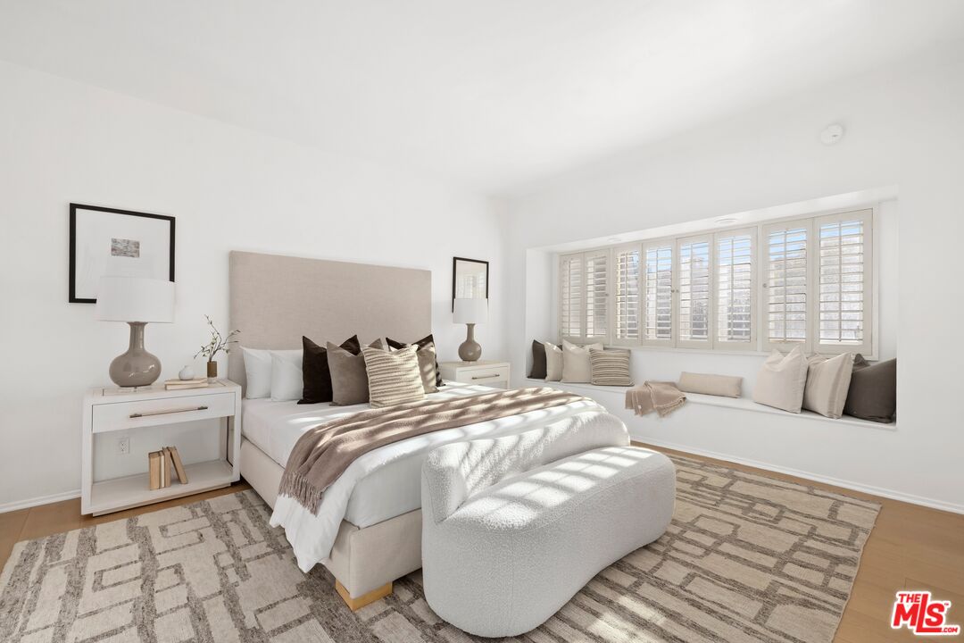 13010 Maxella Avenue, Unit 5 Marina del Rey, CA 90292 - Photo 12 of 32 a bedroom with a large bed and a window