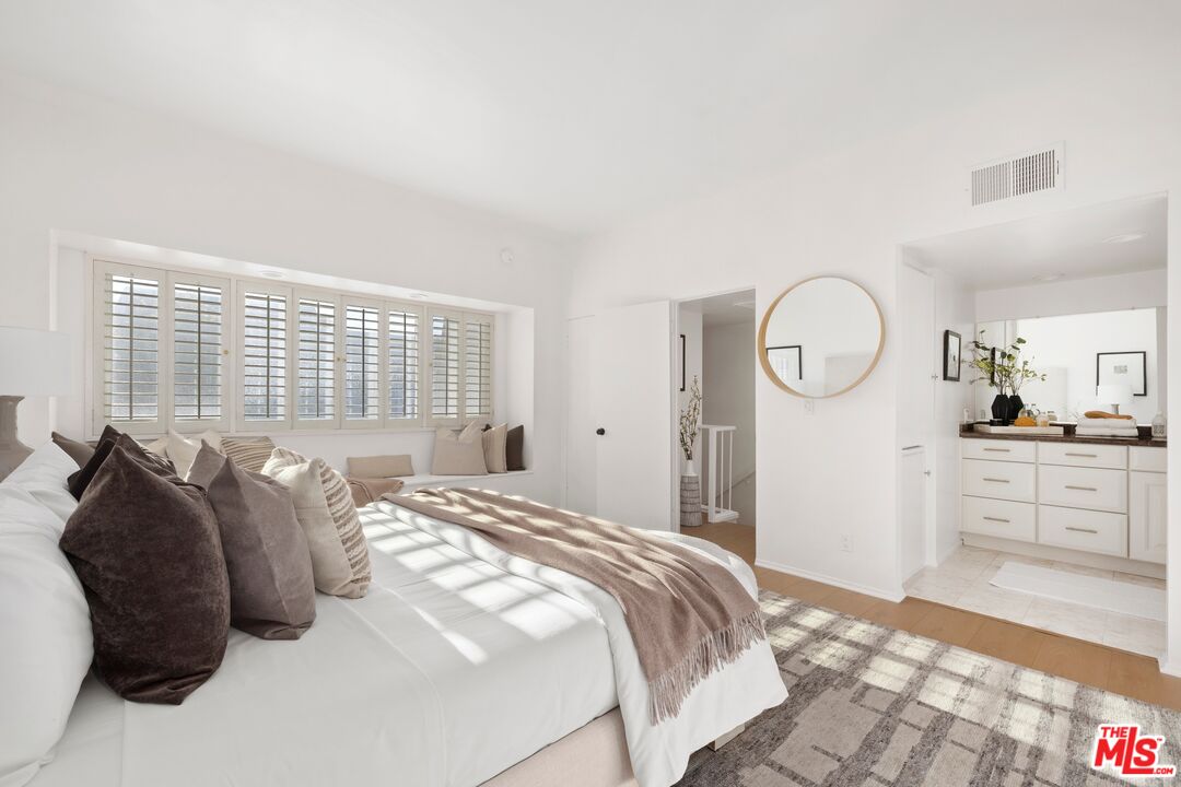 13010 Maxella Avenue, Unit 5 Marina del Rey, CA 90292 - Photo 14 of 32 a bedroom with bed and a window