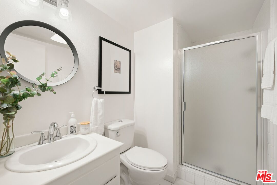 13010 Maxella Avenue, Unit 5 Marina del Rey, CA 90292 - Photo 20 of 32 a bathroom with a toilet a sink and a mirror