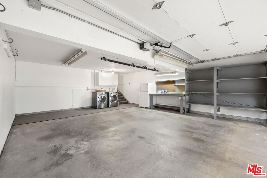 13010 Maxella Avenue, Unit 5 Marina del Rey, CA 90292 - Photo 21 of 32 a view of a garage