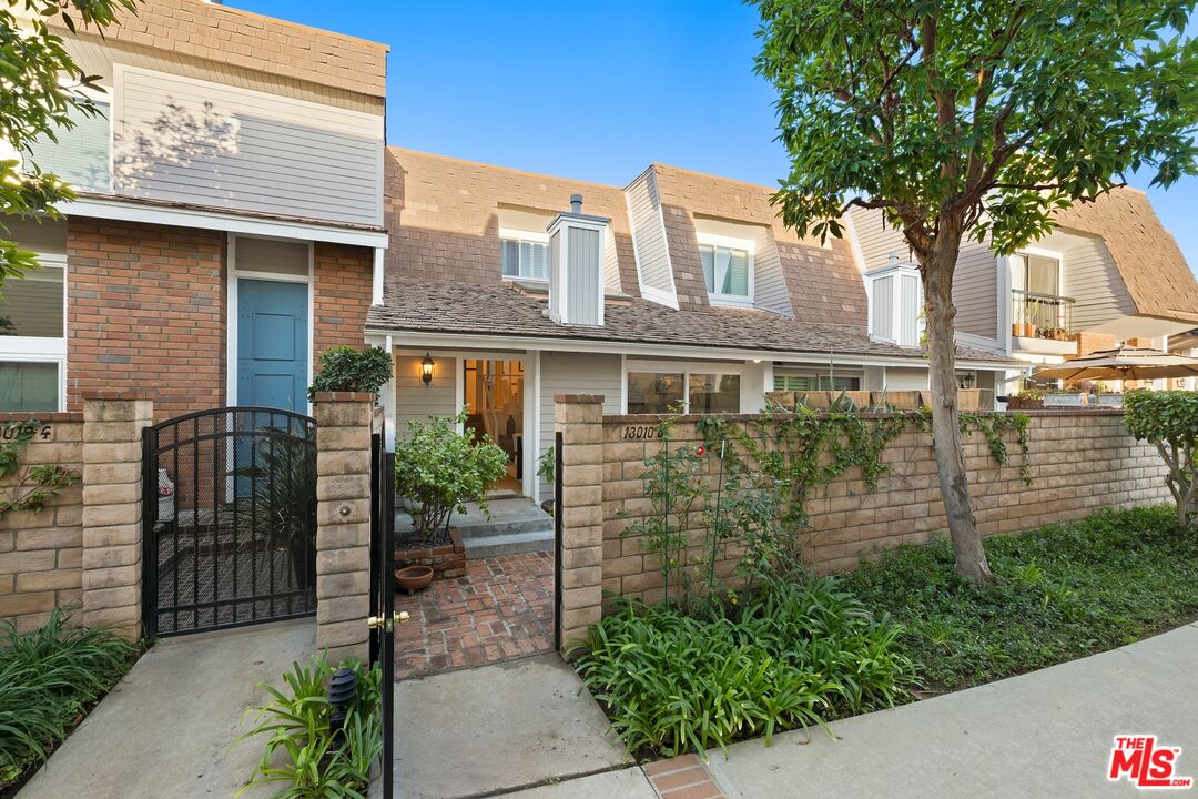 13010 Maxella Avenue, Unit 5 Marina del Rey, CA 90292 - Photo 25 of 32 a front view of a house with a garden