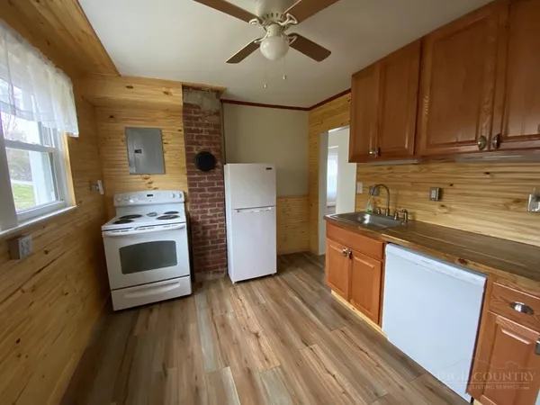 $1,300 | 11 East 5th Street, West Jefferson, NC 28694