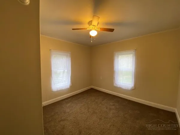 $1,300 | 11 East 5th Street, West Jefferson, NC 28694