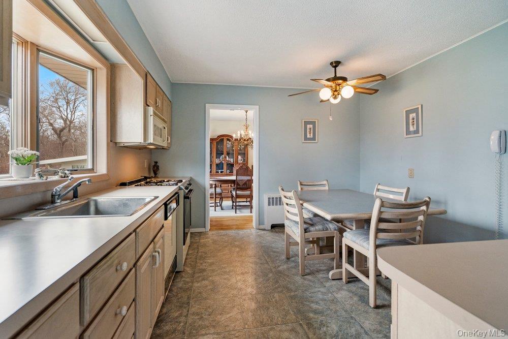 848 Hampshire Road Bay Shore, NY 11706 - Photo 17 of 30