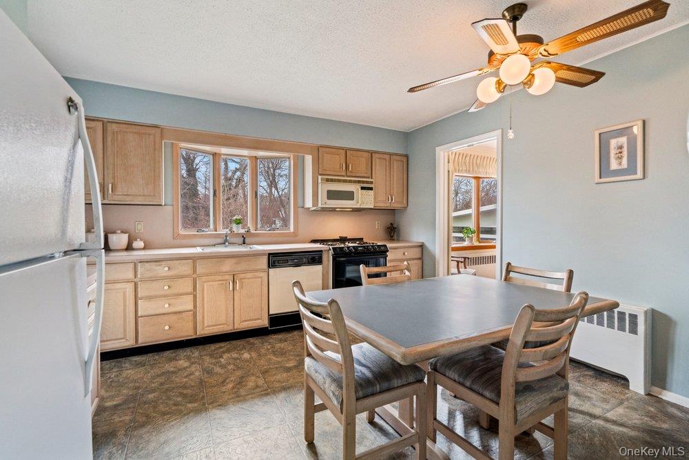 848 Hampshire Road Bay Shore, NY 11706 - Photo 19 of 30