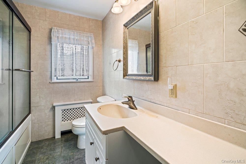 848 Hampshire Road Bay Shore, NY 11706 - Photo 25 of 30