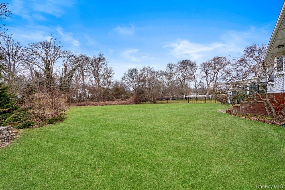 848 Hampshire Road Bay Shore, NY 11706 - Photo 26 of 30