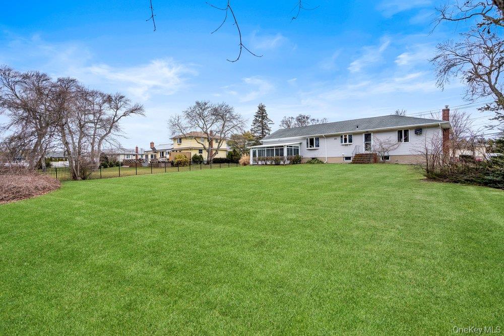 848 Hampshire Road Bay Shore, NY 11706 - Photo 27 of 30