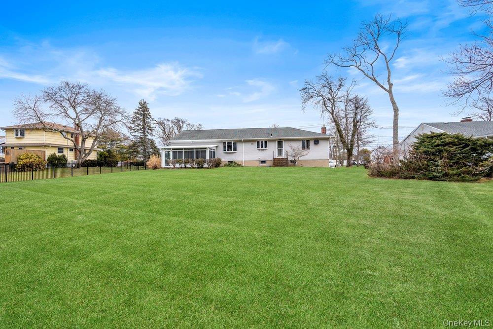 848 Hampshire Road Bay Shore, NY 11706 - Photo 28 of 30