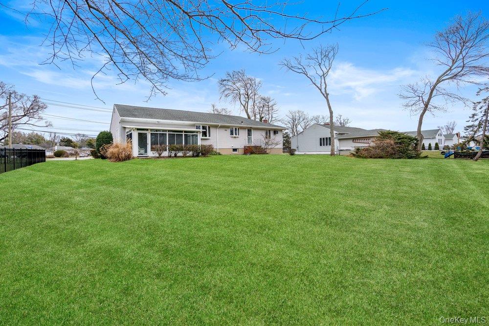 848 Hampshire Road Bay Shore, NY 11706 - Photo 29 of 30