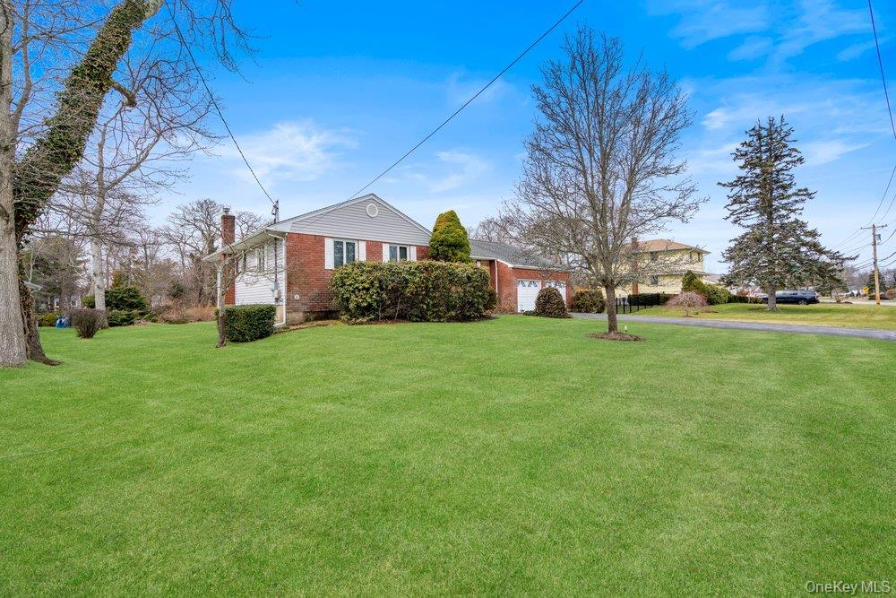 848 Hampshire Road Bay Shore, NY 11706 - Photo 3 of 30