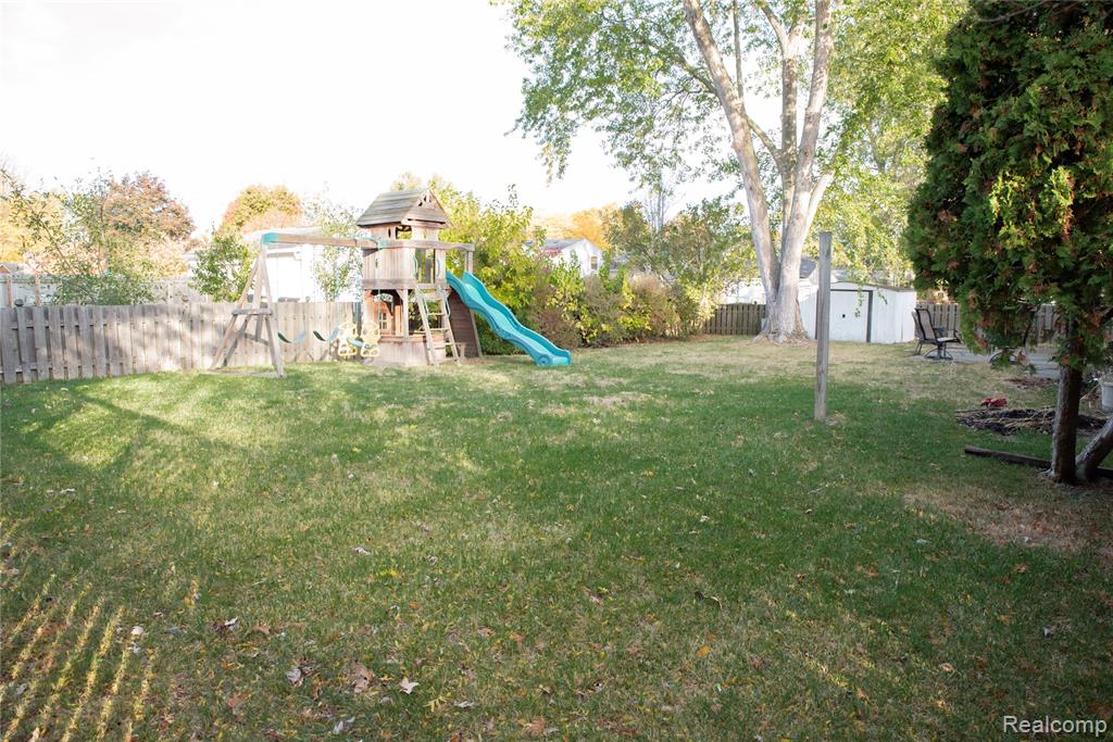 21664 Hall Road Woodhaven, MI 48183 - Photo 40 of 45