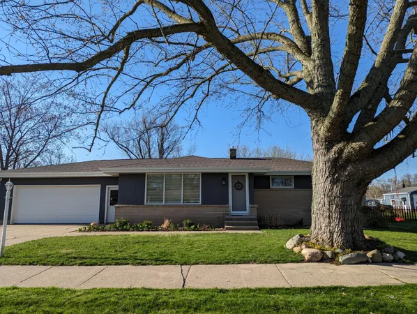 $2,600 | 54 West 35th Street, Holland, MI 49423
