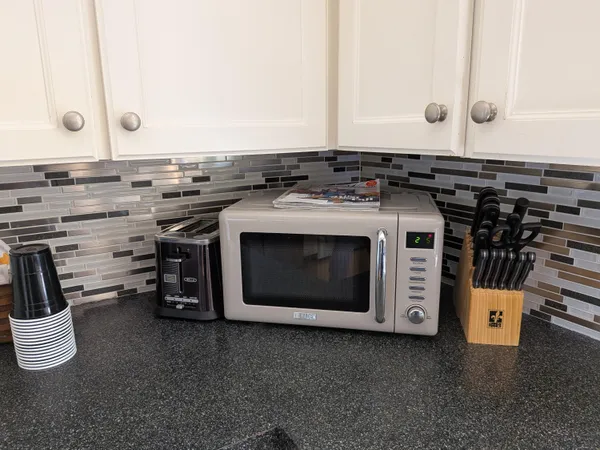 $2,600 | 54 West 35th Street, Holland, MI 49423