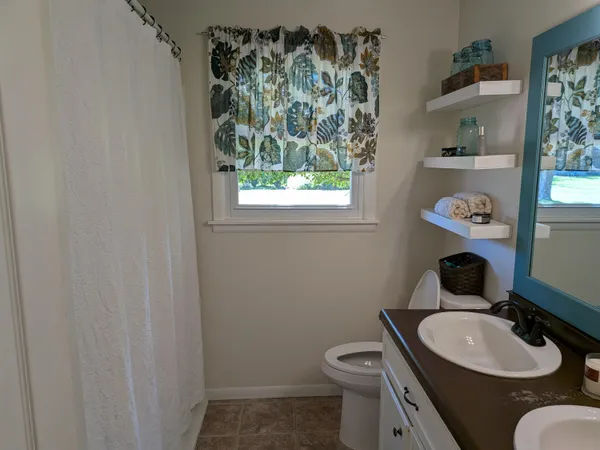 $2,600 | 54 West 35th Street, Holland, MI 49423
