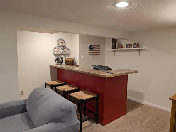 $2,600 | 54 West 35th Street, Holland, MI 49423