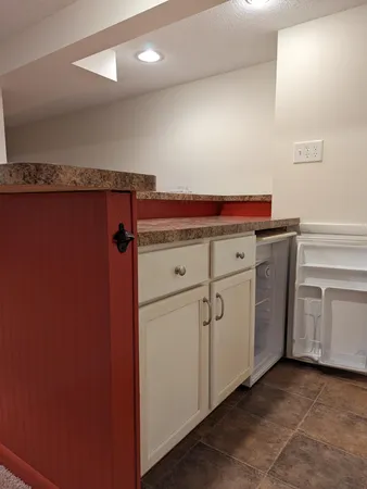 $2,600 | 54 West 35th Street, Holland, MI 49423