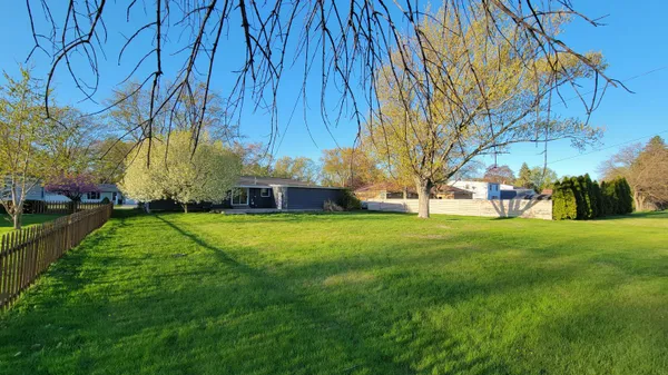 $2,600 | 54 West 35th Street, Holland, MI 49423