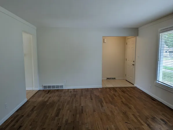 $2,600 | 54 West 35th Street, Holland, MI 49423
