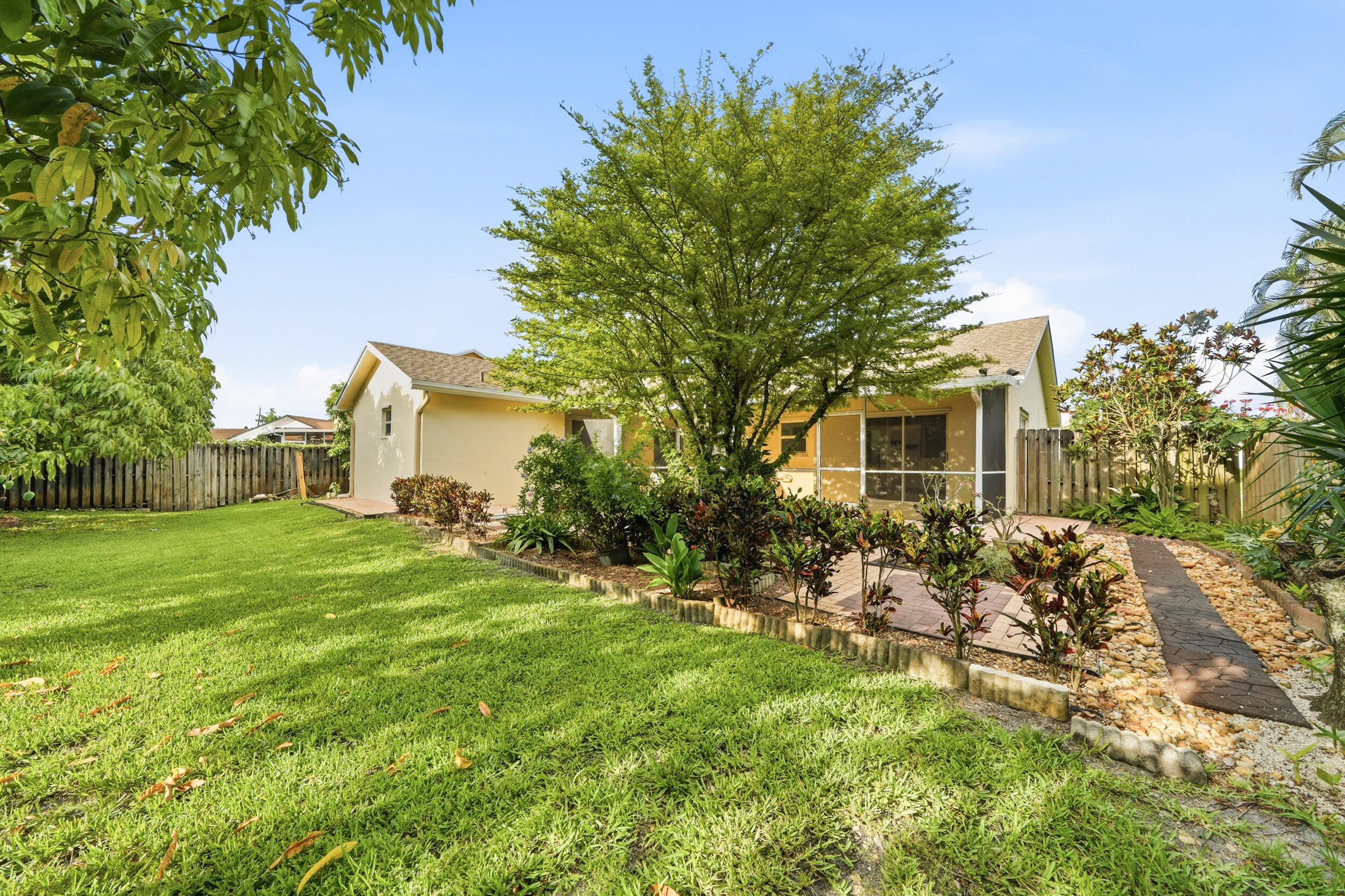 5787 Southwest 57th Way Davie, FL 33314 - Photo 7 of 40 209