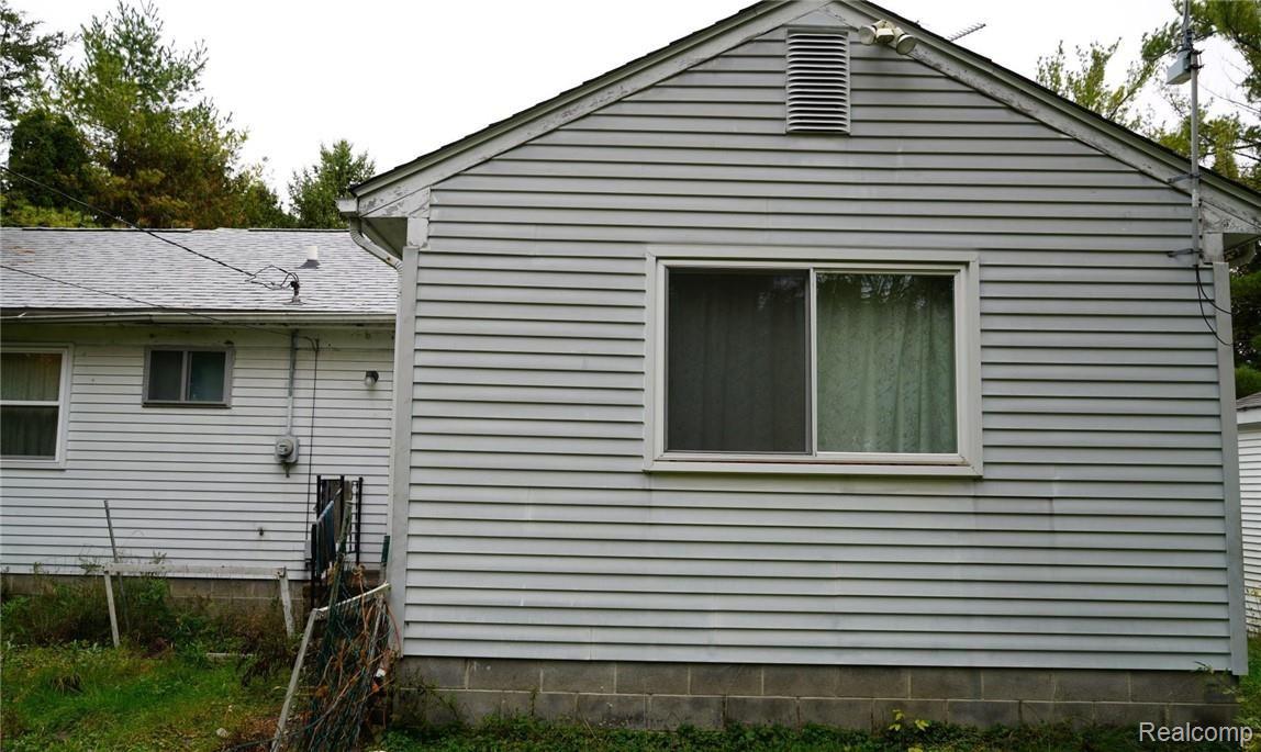 1140 Sigma Road Walled Lake, MI 48390 - Photo 2 of 15 back r.jpg