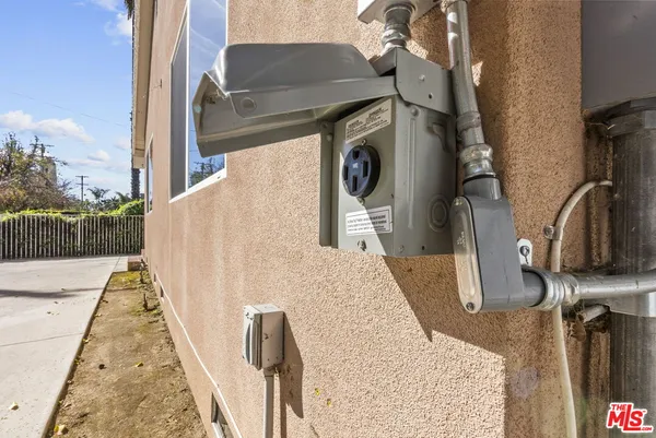 $3,795 | 6717 Cedros Avenue, Van Nuys, CA 91405