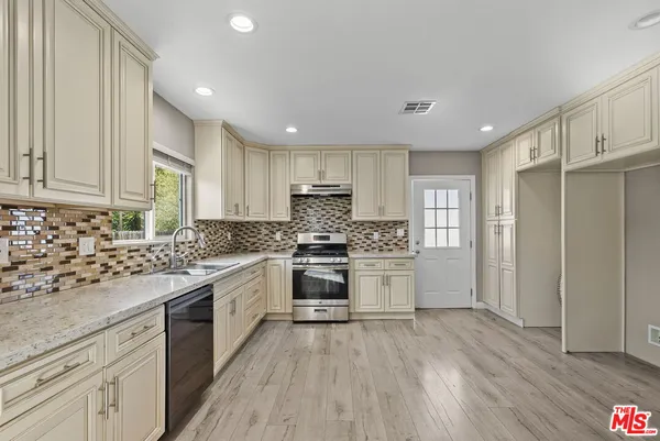 $3,795 | 6717 Cedros Avenue, Van Nuys, CA 91405