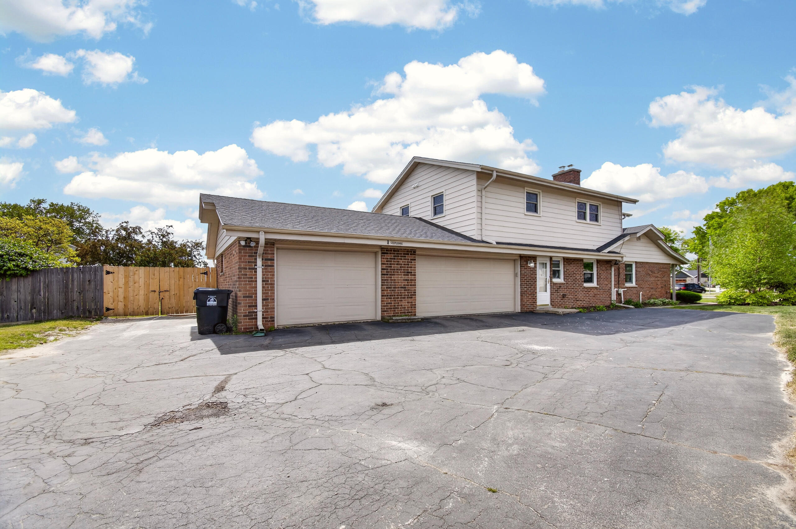 8 Steeplechase Drive Racine, WI 53402 - Photo 5 of 45 005_DSC_1198