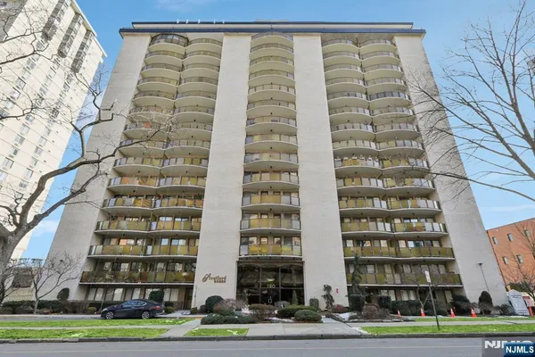 $469,000 | 150 Overlook Avenue, Unit 7F, Hackensack, NJ 07601