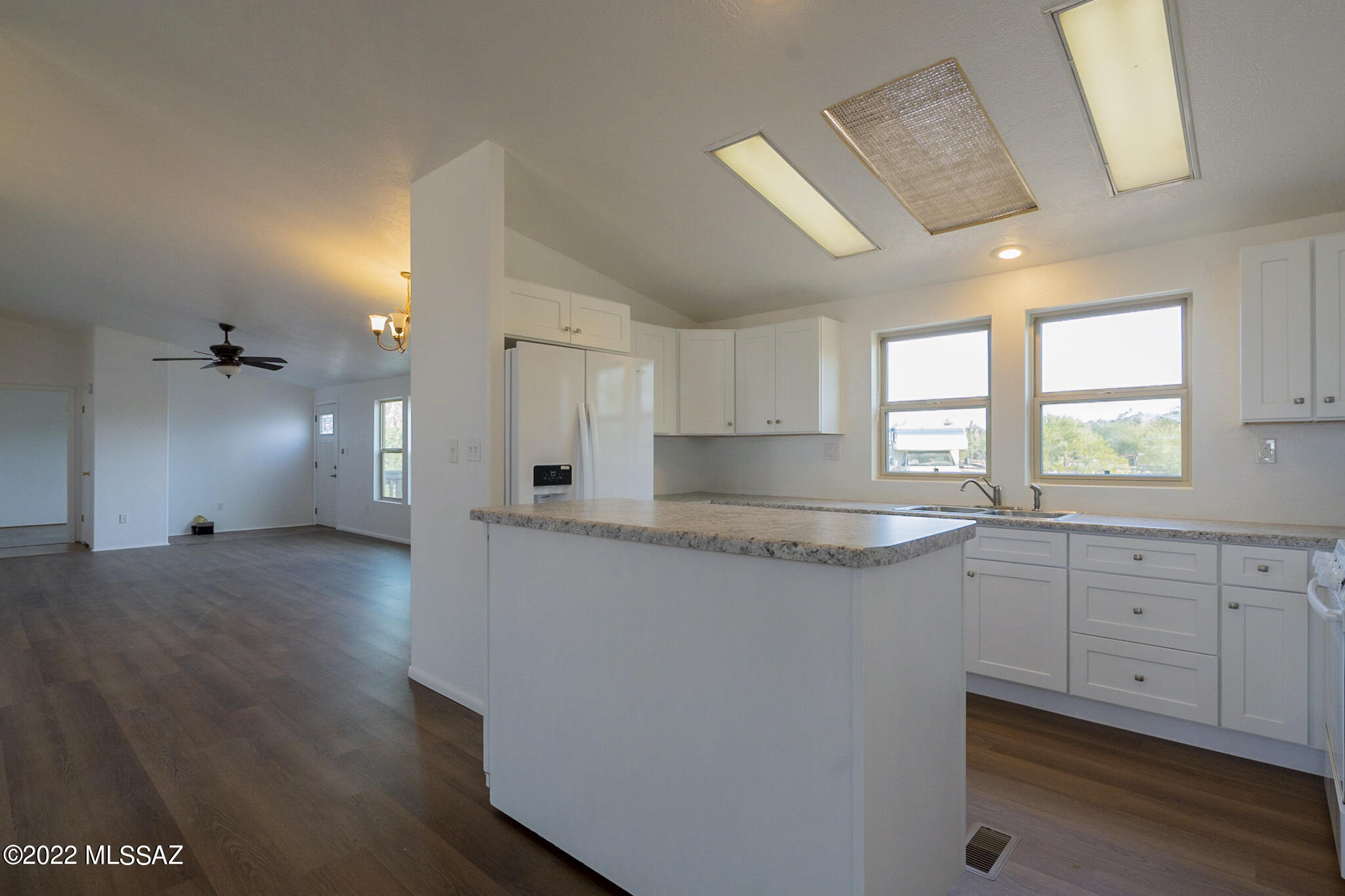 6520 North Calvin Road Tucson, AZ 85743 - Photo 3 of 28 Gallery Image 3