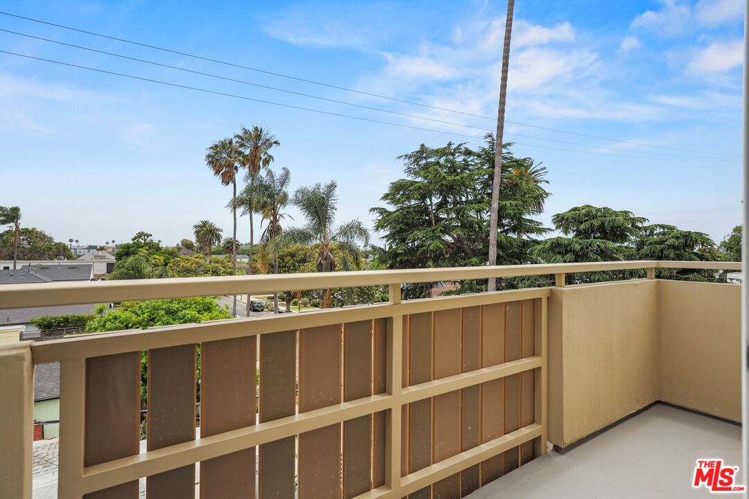 1600 Venice Blvd., Unit 102 Venice, CA 90291 - Photo 12 of 15 a view of a balcony with chairs