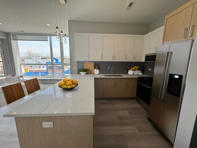 $2,450 | 2406 West Armitage Avenue, Unit 405, Chicago, IL 60647