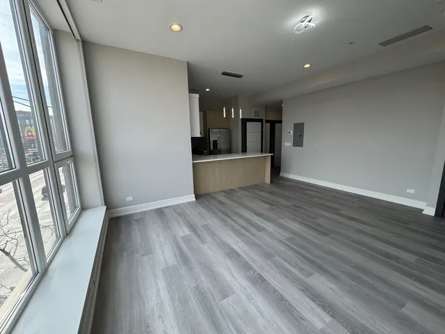 $2,450 | 2406 West Armitage Avenue, Unit 405, Chicago, IL 60647