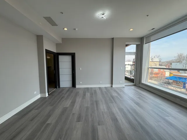 $2,450 | 2406 West Armitage Avenue, Unit 405, Chicago, IL 60647