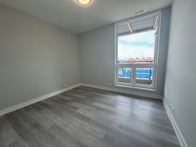 $2,450 | 2406 West Armitage Avenue, Unit 405, Chicago, IL 60647