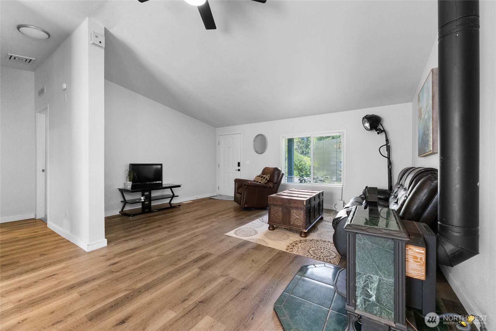16037 Vail Loop Road Southeast Rainier, WA 98576 - Photo 4 of 32 a living room with furniture