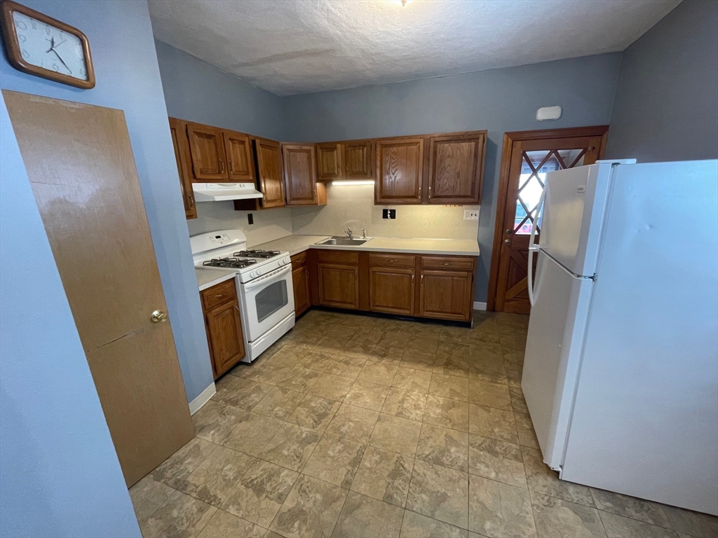 39 Franklin Street, Unit R Woburn, MA 01801 - Photo 3 of 18 a large kitchen with a stove a refrigerator a sink a washer and dishwasher