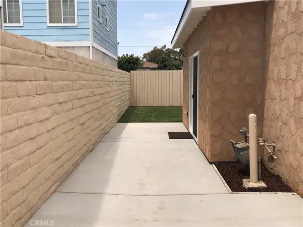 a view of a pathway both side of building
