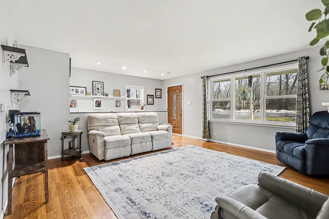 $400,000 | 6850 South 1st Street, Mattawan, MI 49071