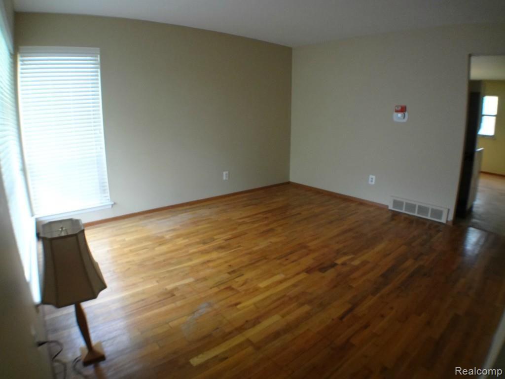 2072 Derby Road Birmingham, MI 48009 - Photo 7 of 30
