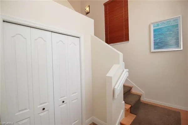 a view of entryway with washer and dryer