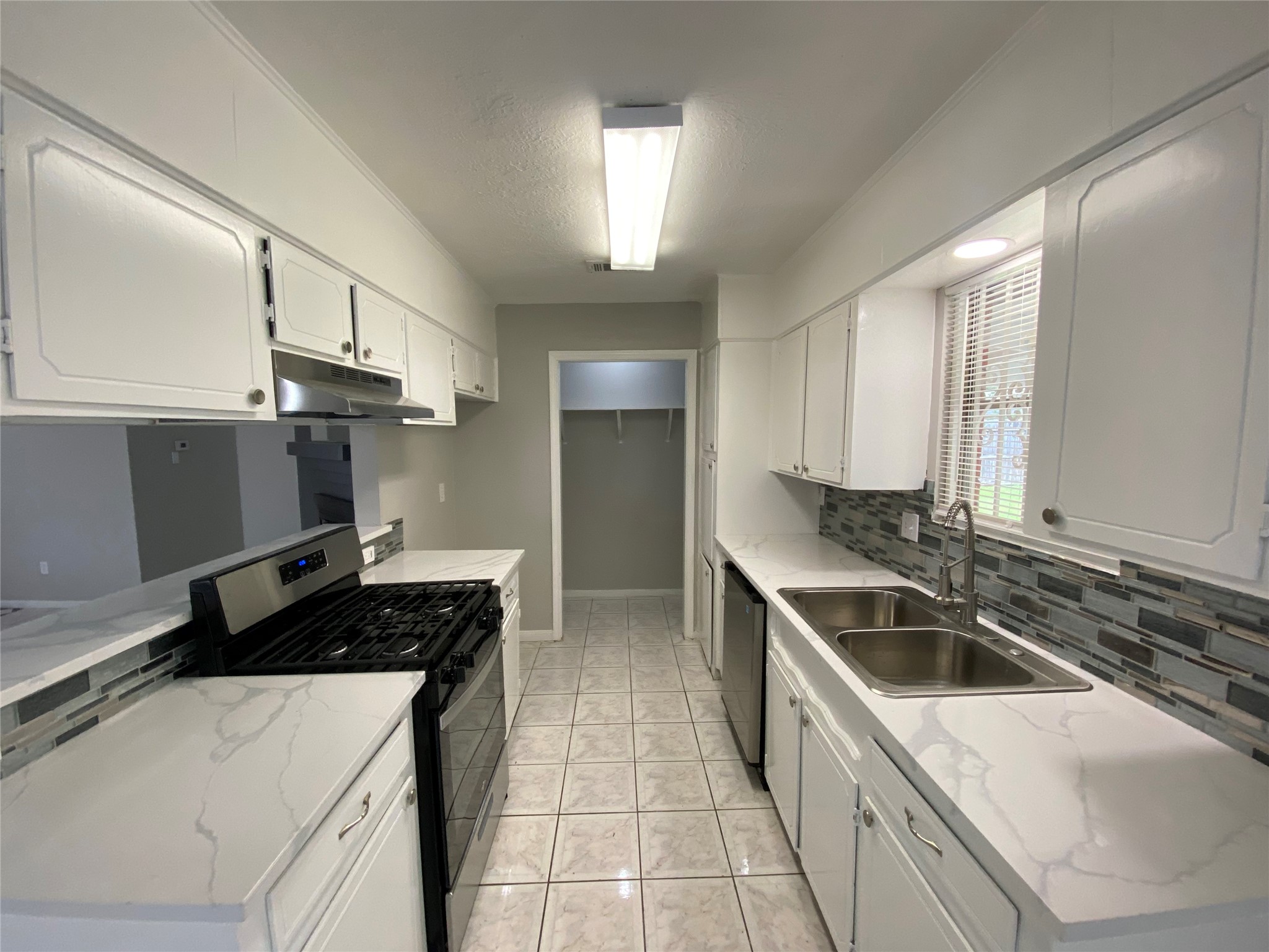 12730 Labelle Lane Houston, TX 77015 - Photo 4 of 14