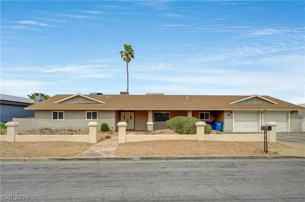 $735,000 | 120 West Highland Drive, Henderson, NV 89015