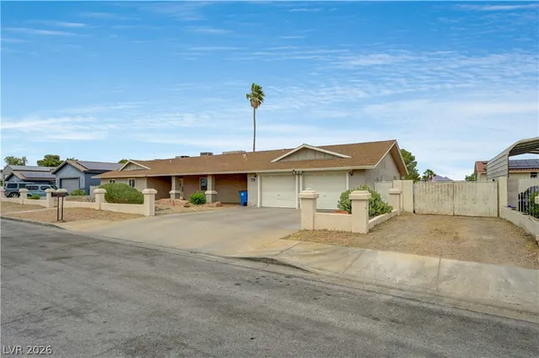 $735,000 | 120 West Highland Drive, Henderson, NV 89015
