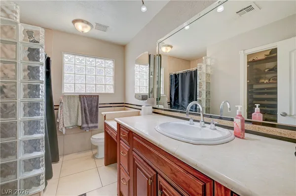 $735,000 | 120 West Highland Drive, Henderson, NV 89015