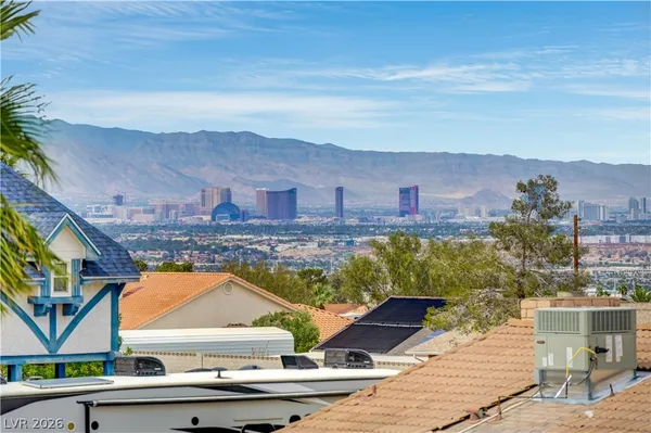 $735,000 | 120 West Highland Drive, Henderson, NV 89015